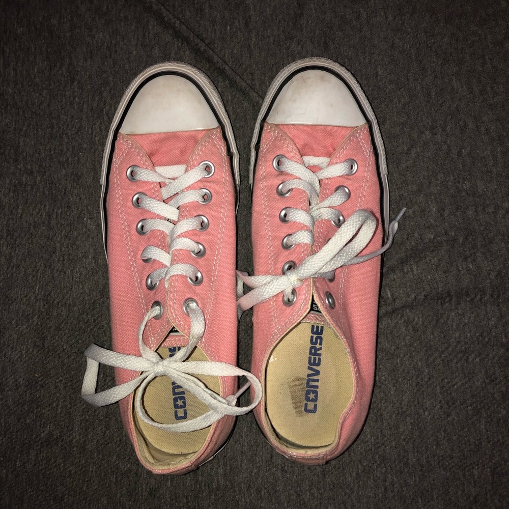 Pink converse sneakers💕💗👄👛🌸